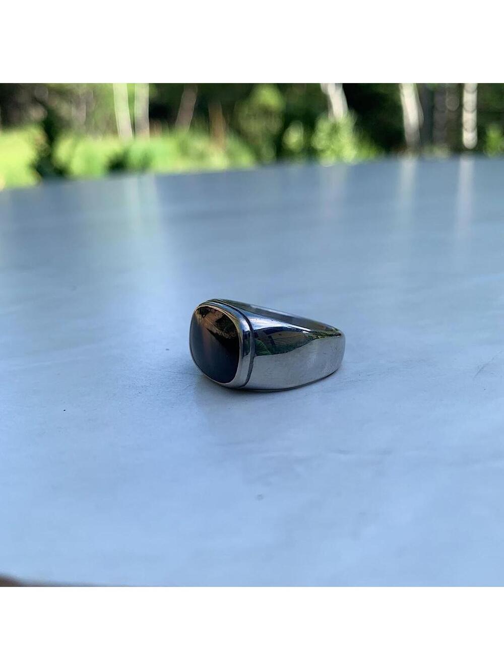 Boho Minimalist Y2k style Gold and Black opal ring. Size 8. Stainless steel